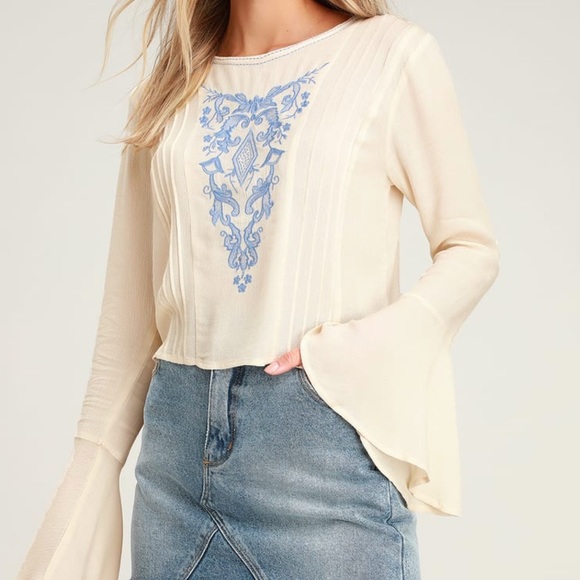 Bell sleeve top - Picture 2 of 3